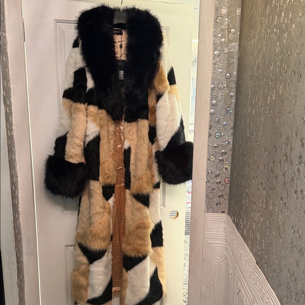Fashion Nova Black and Tan Teddy Jacket - Picture 2 of 3